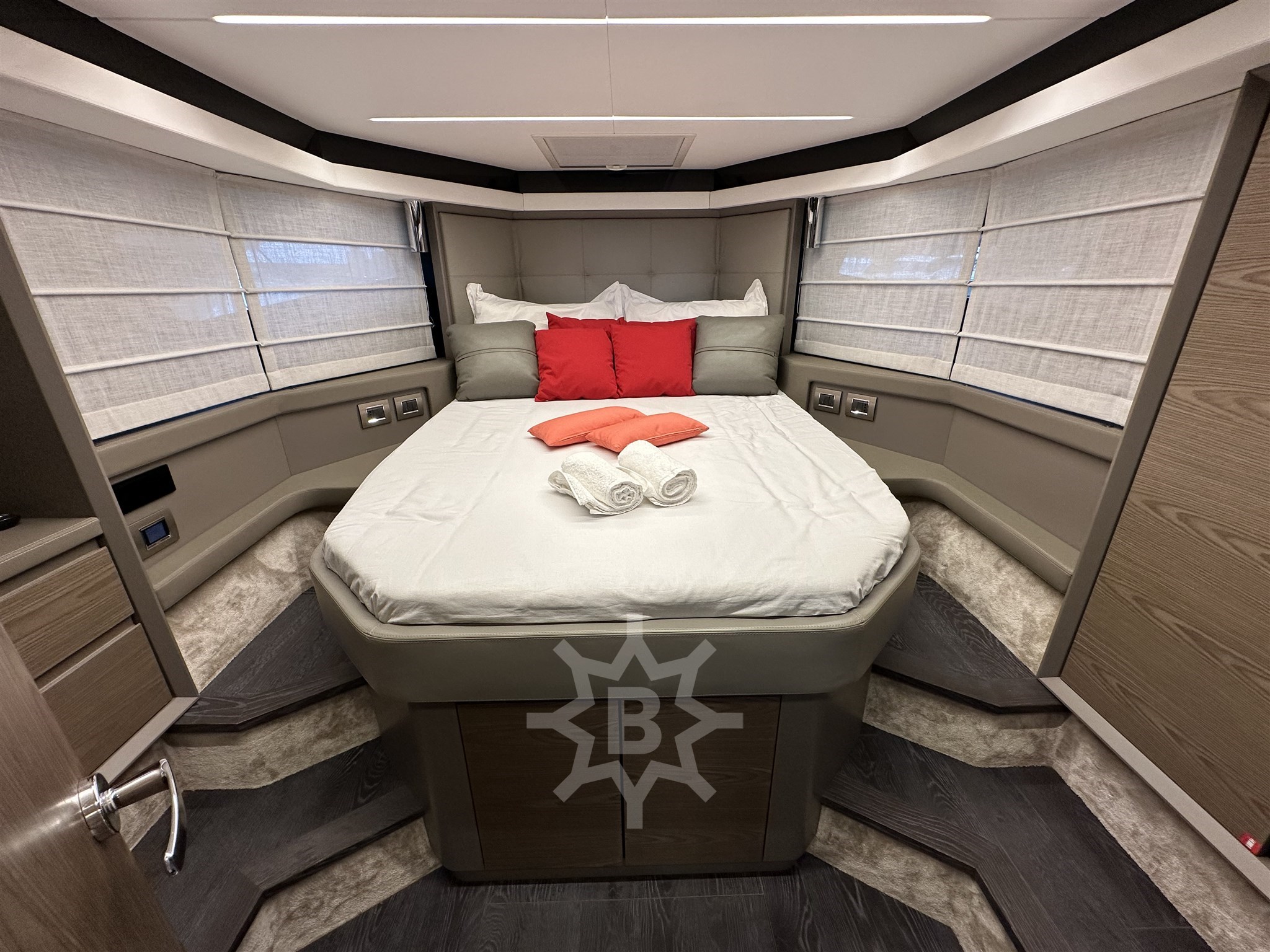 CRANCHI E 52 F - INTERNI CABINA VIP