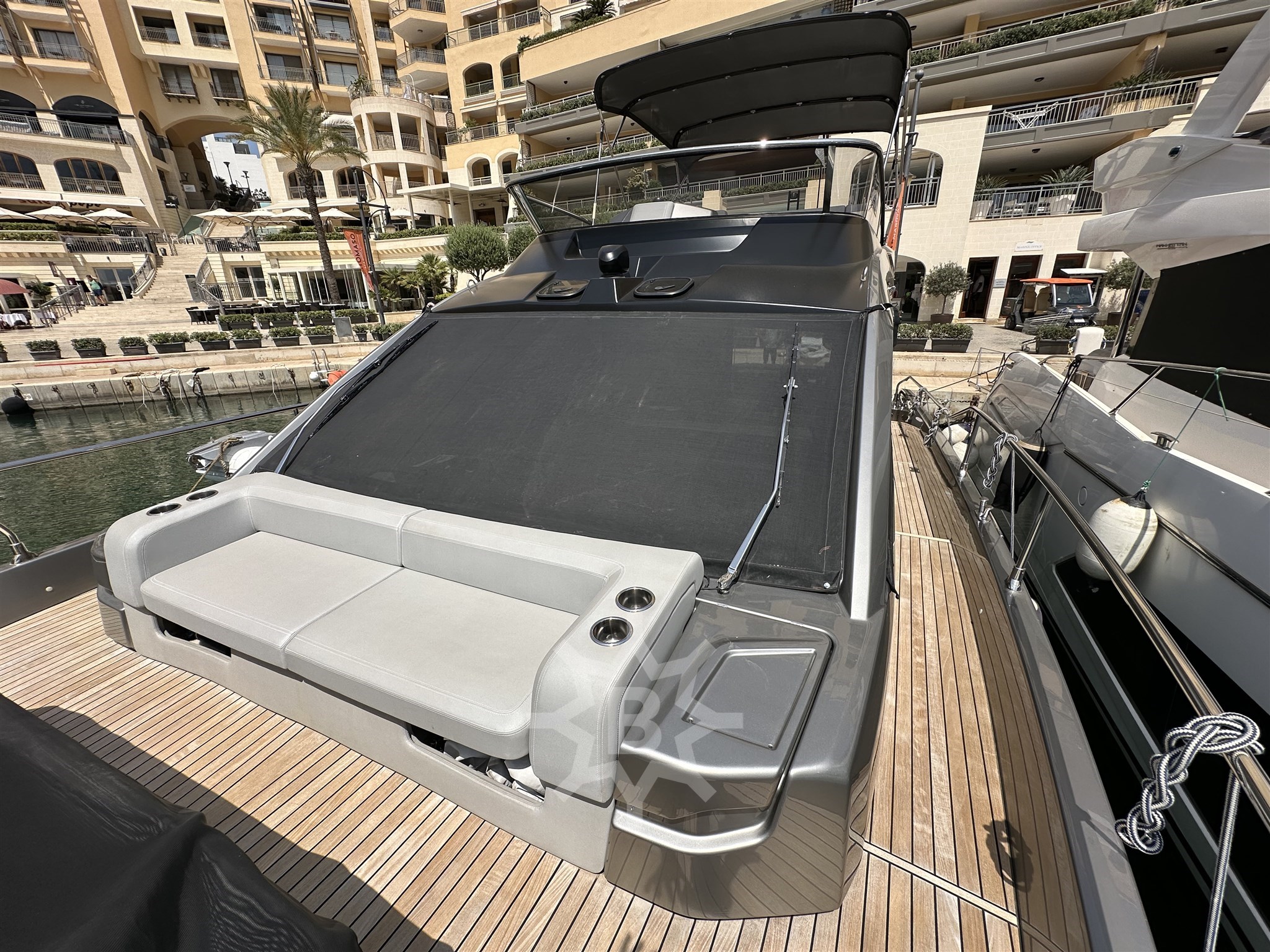 CRANCHI E 52 F - ESTERNI PRUA