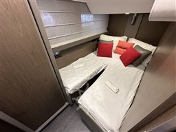 CRANCHI E 52 F - INTERNI CABINA OSPITI