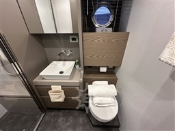 CRANCHI E 52 F - INTERNI BAGNO ARMATORE