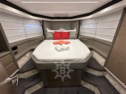 CRANCHI E 52 F - INTERNI CABINA VIP