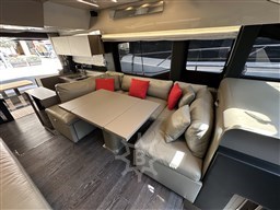 CRANCHI E 52 F - INTERNI TAVOLO DA PRANZO