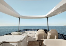 F62 Flybridge 1.jpg