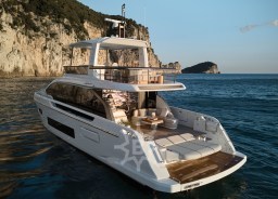 F62 Beach Cockpit 6.jpg