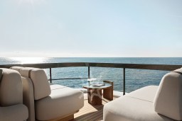 F62 Flybridge 8.jpg
