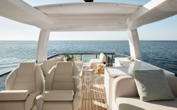 F62 Flybridge 5.jpg
