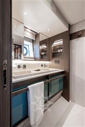 72 Master Cabin Head_Low Res.jpg
