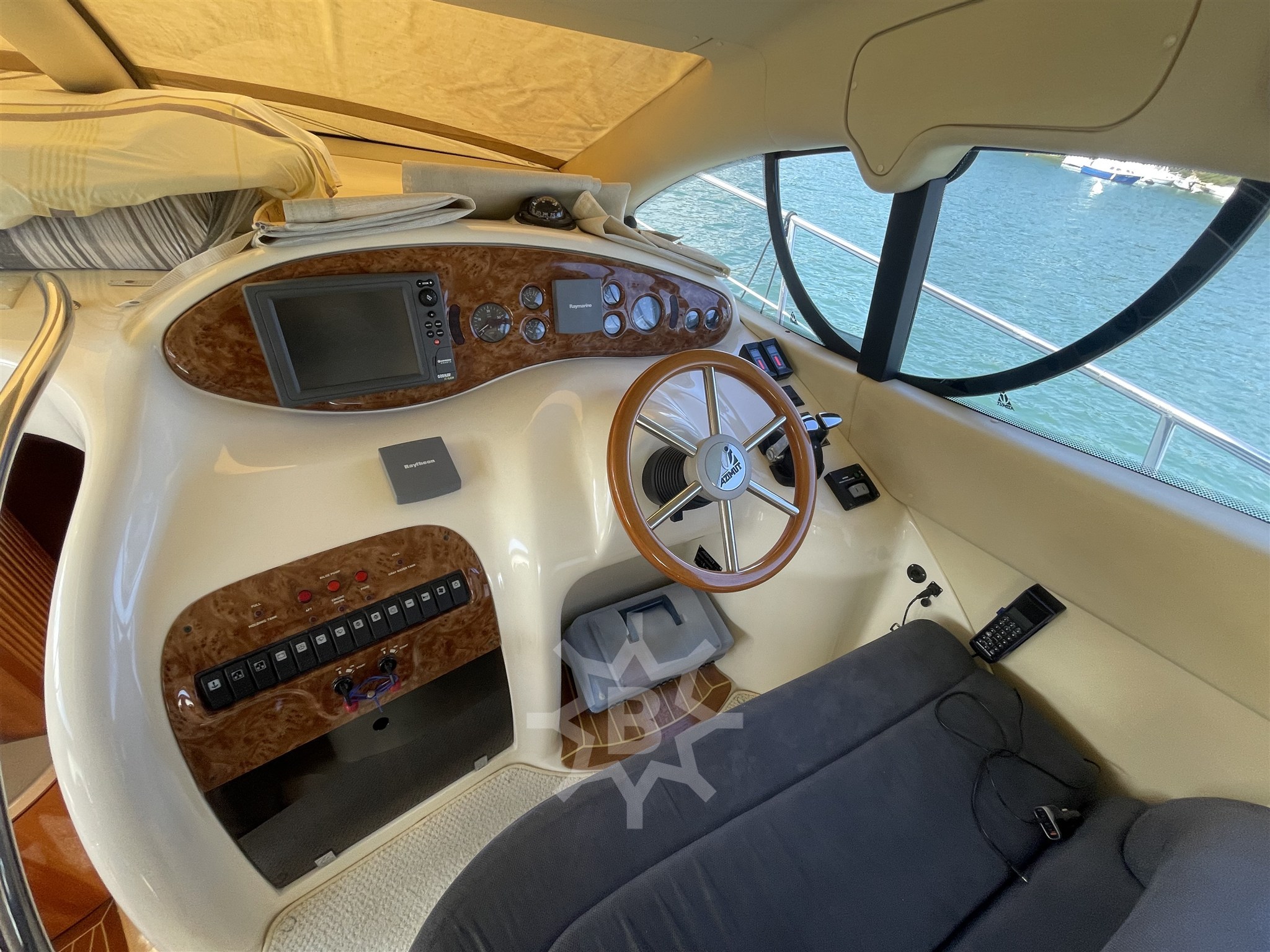 Azimut 42 (2002) Timone Yacht