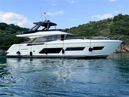 Ferretti Yachts 670