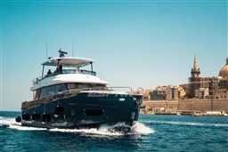 Azimut magellano 66