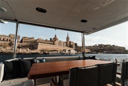 Azimut FLY 60 cockpit.jpg