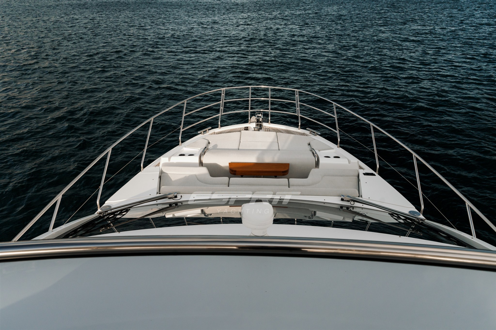 Azimut FLY 60 bow sunbed.jpg