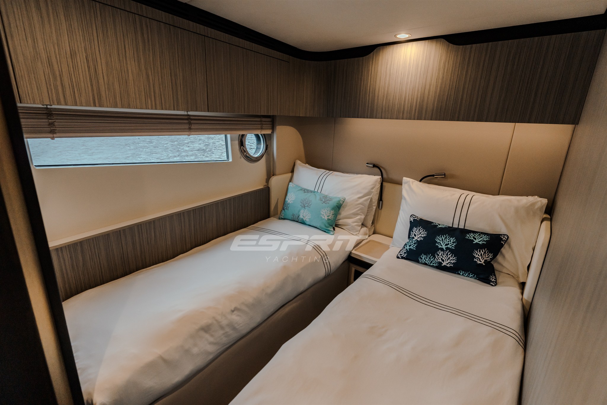 Azimut FLY 60 twin cabin 2.jpg