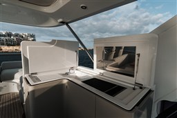 Azimut FLY 60 Flybridge BBQ.jpg