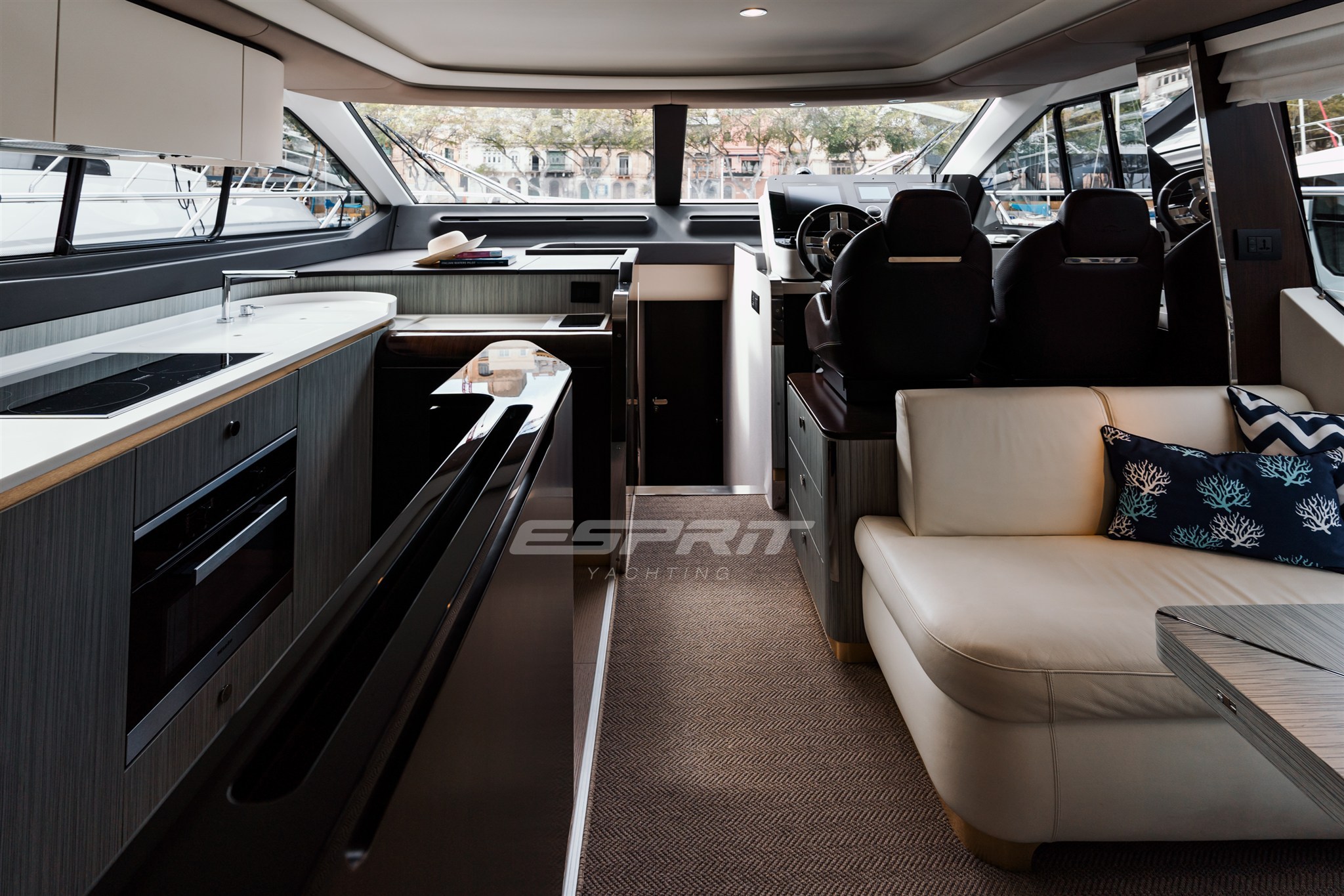 Azimut FLY 60 galley dinette.jpg