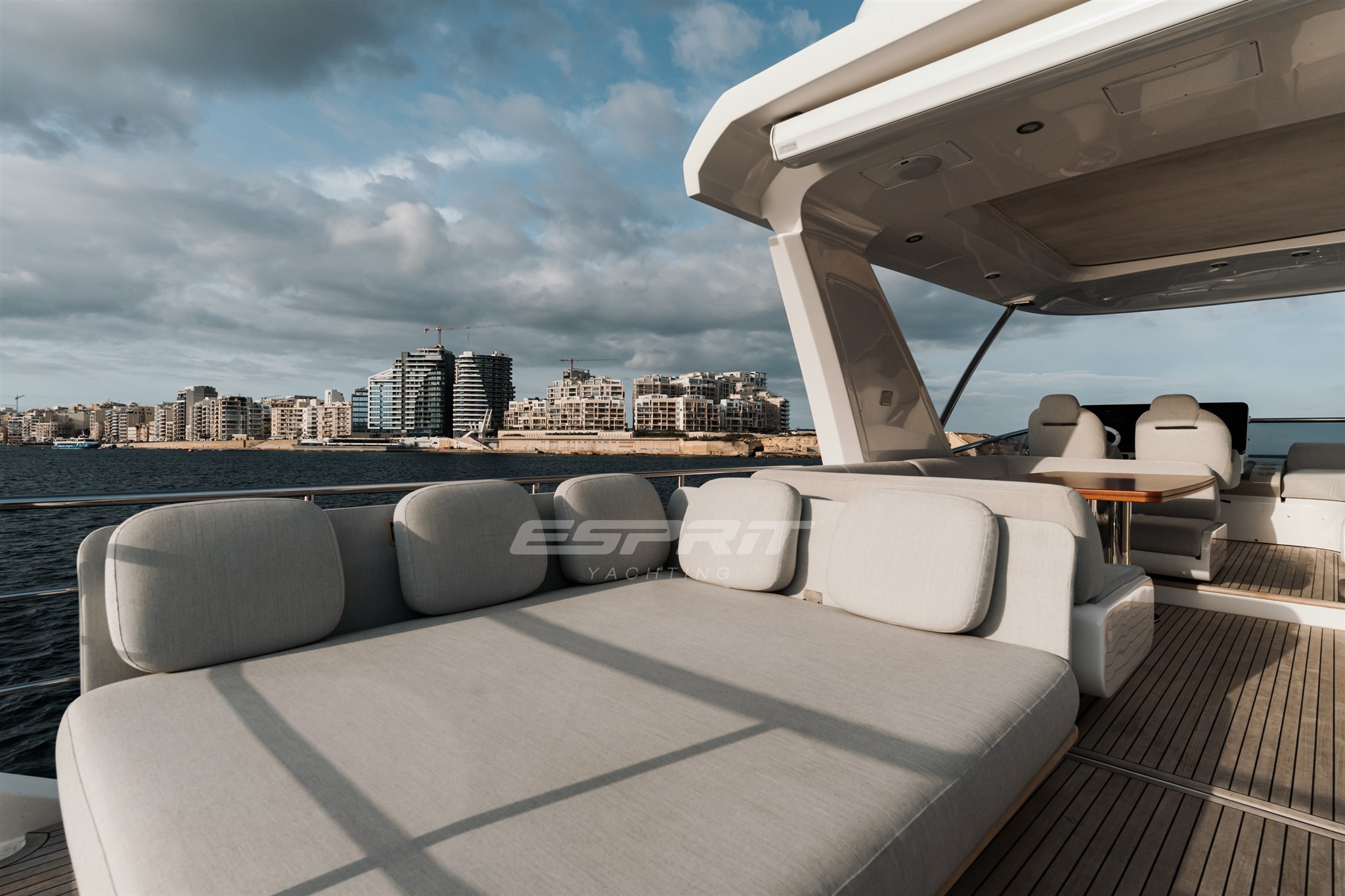 Azimut FLY 60 flybridge sunbed.jpg