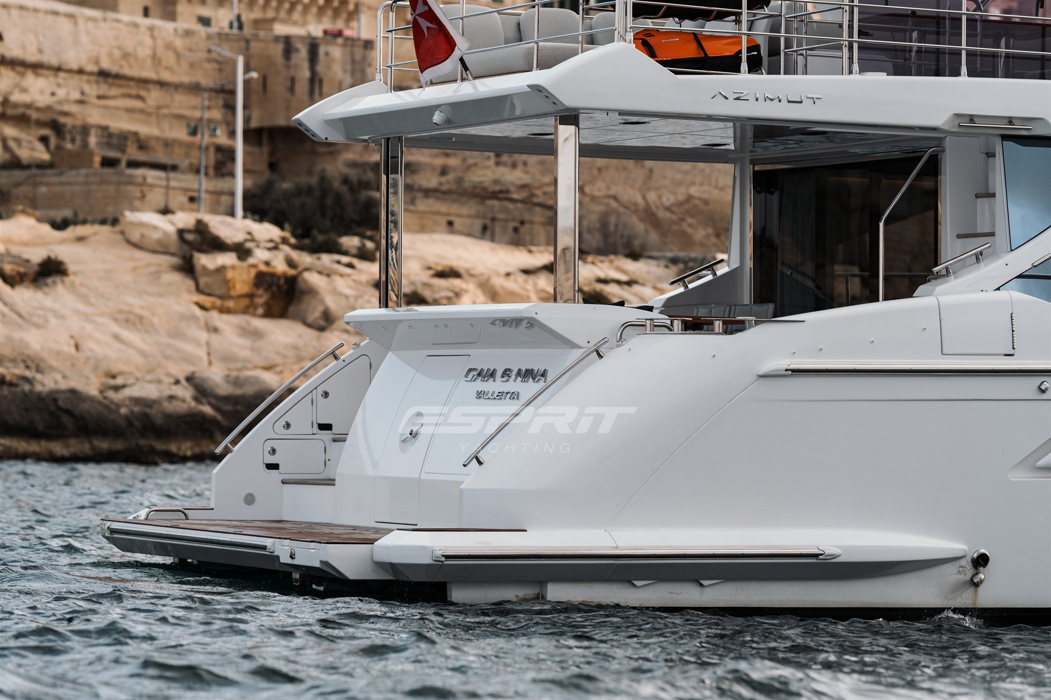 Azimut FLY 60 aft.jpg