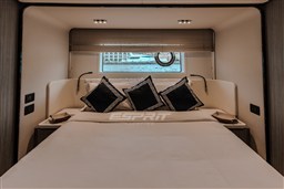 Azimut FLY 60 master cabin.jpg