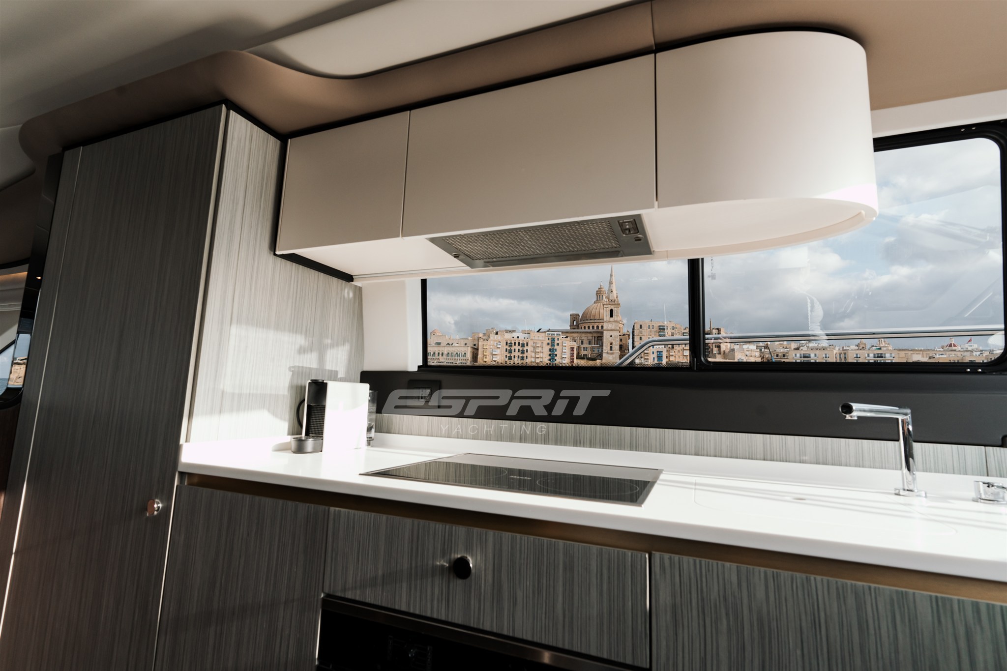 Azimut FLY 60 galley 5.jpg