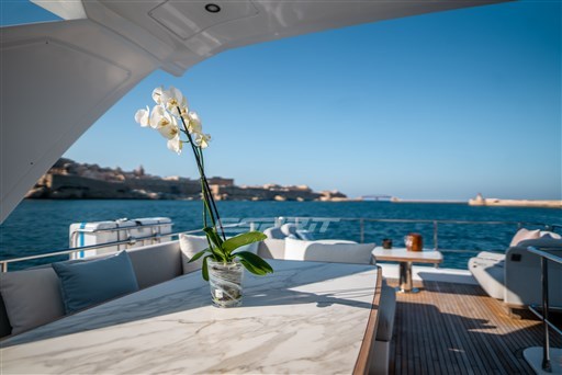 2019 AZIMUT 66 FLYBRIDGE 