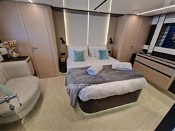 2021 AZIMUT S8