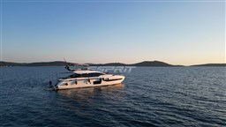 2021 AZIMUT S8