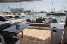 2021 AZIMUT S8