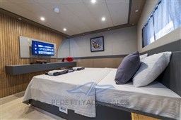 Albatros-Explorer-18-scaled