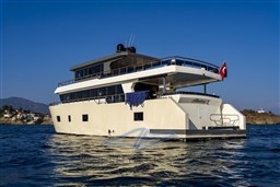 Albatros-Explorer-4-scaled