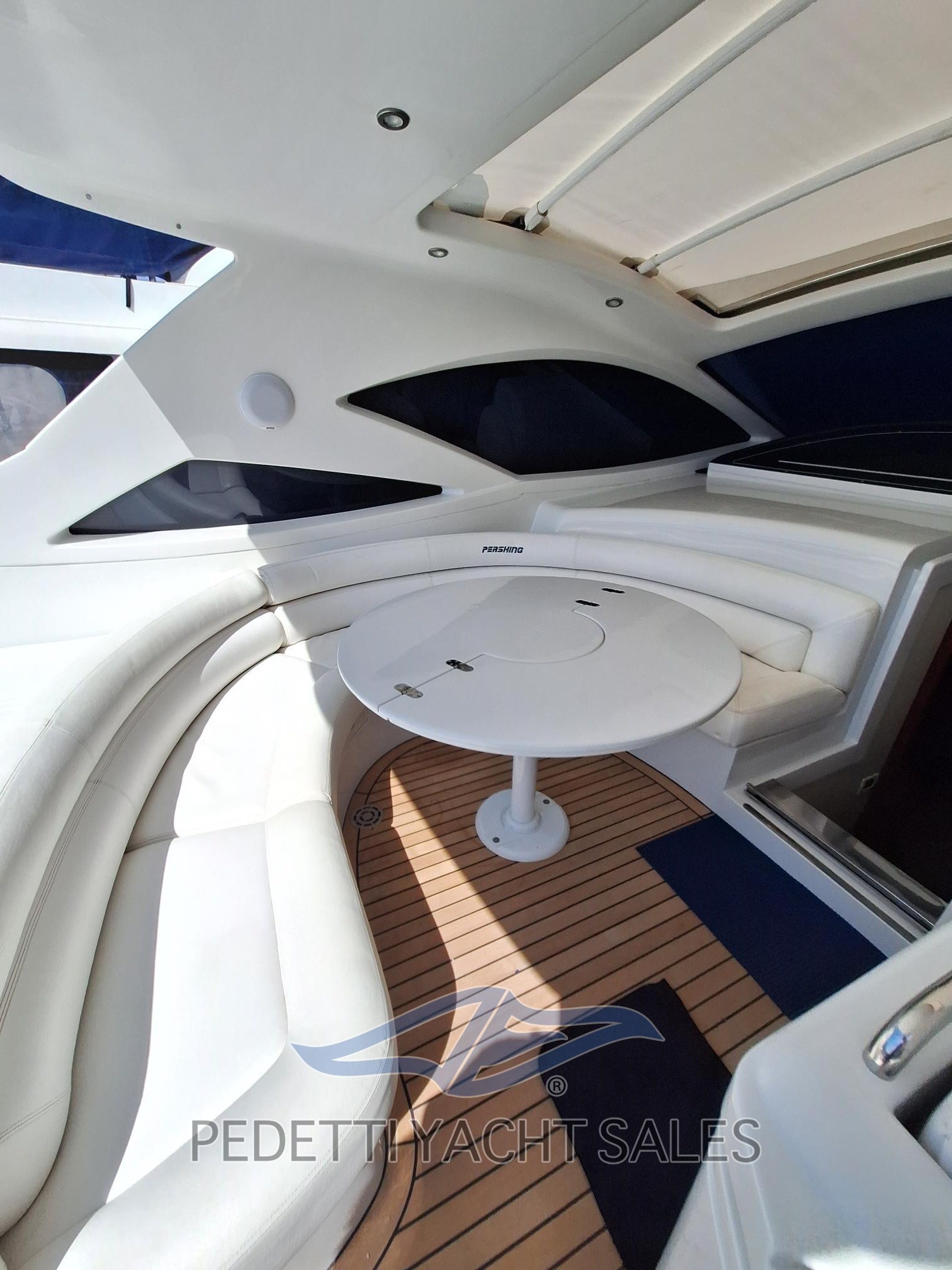 pershing 43 OCCASION BATEAU OCEAMBER VAR HYERES (5)