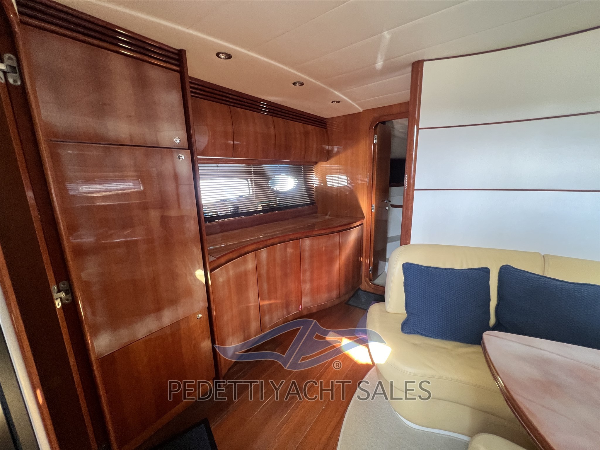 pershing 43 OCCASION BATEAU OCEAMBER VAR HYERES (46)