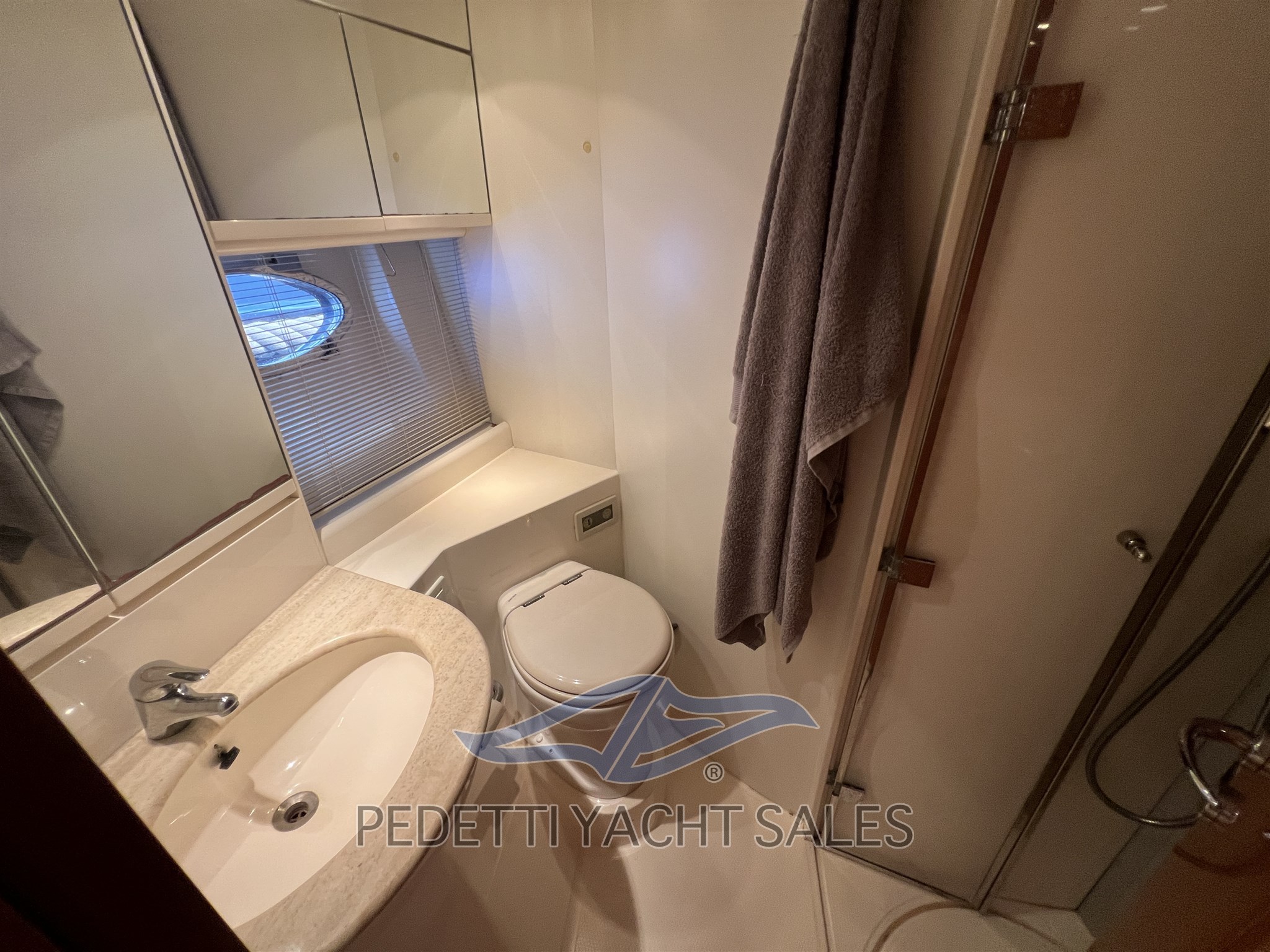 pershing 43 OCCASION BATEAU OCEAMBER VAR HYERES (56)