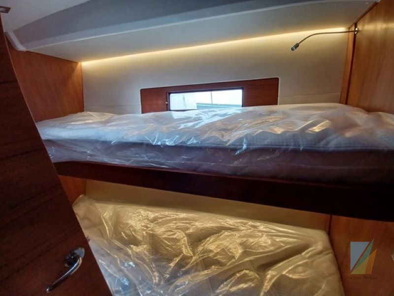 Wauquiez-pilot-saloon-48e-37