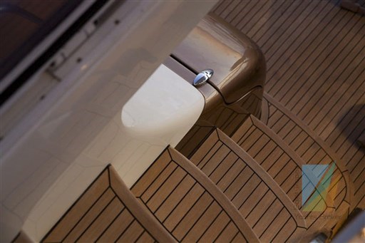 Azimut 68E