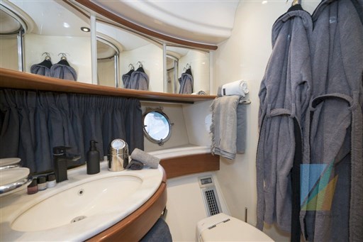 Azimut 68E