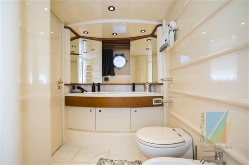 Azimut 68E