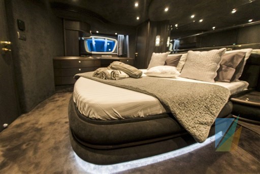 Azimut 68E