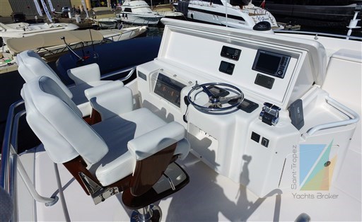 BERTRAM_540_Convertible_15