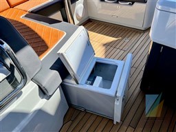 Fairline_F_Line_33_17