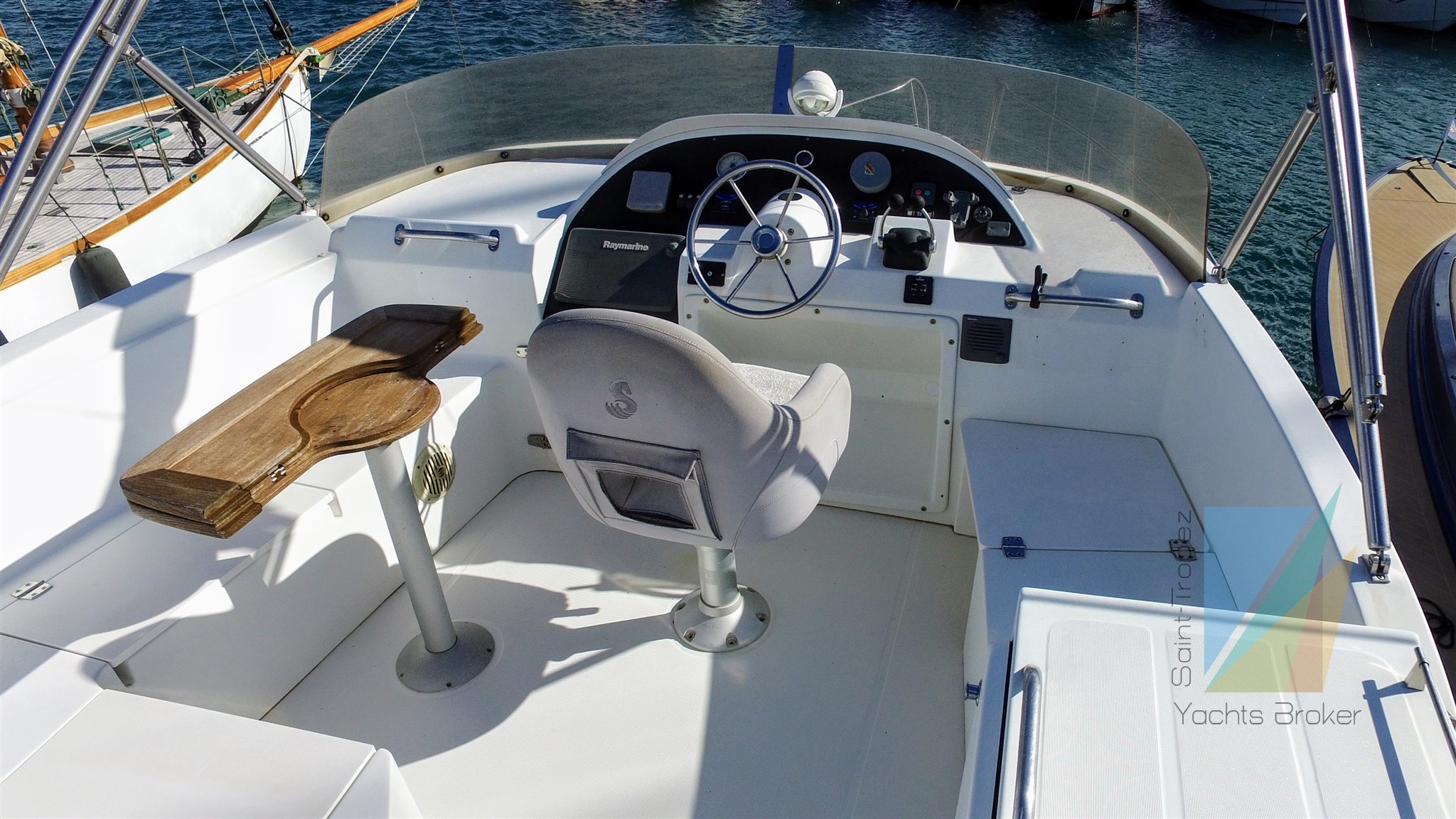 Beneteau_swift_trawler_42_21