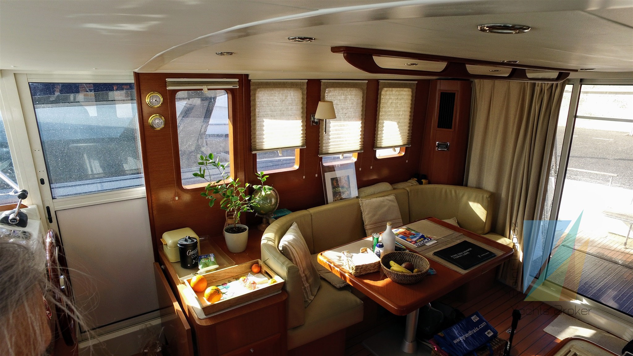 Beneteau_swift_trawler_42_36