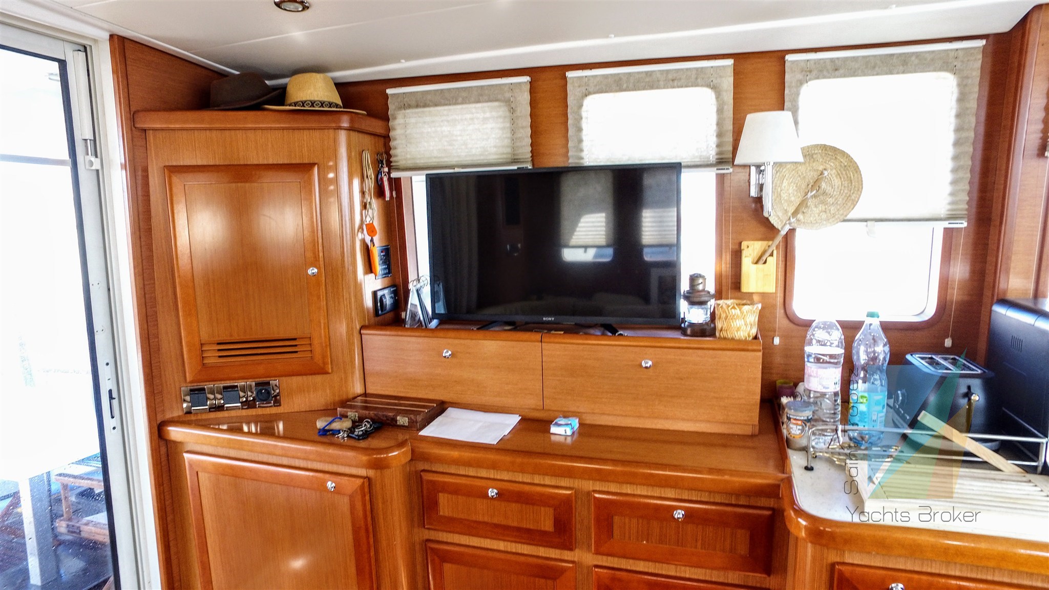 Beneteau_swift_trawler_42_38