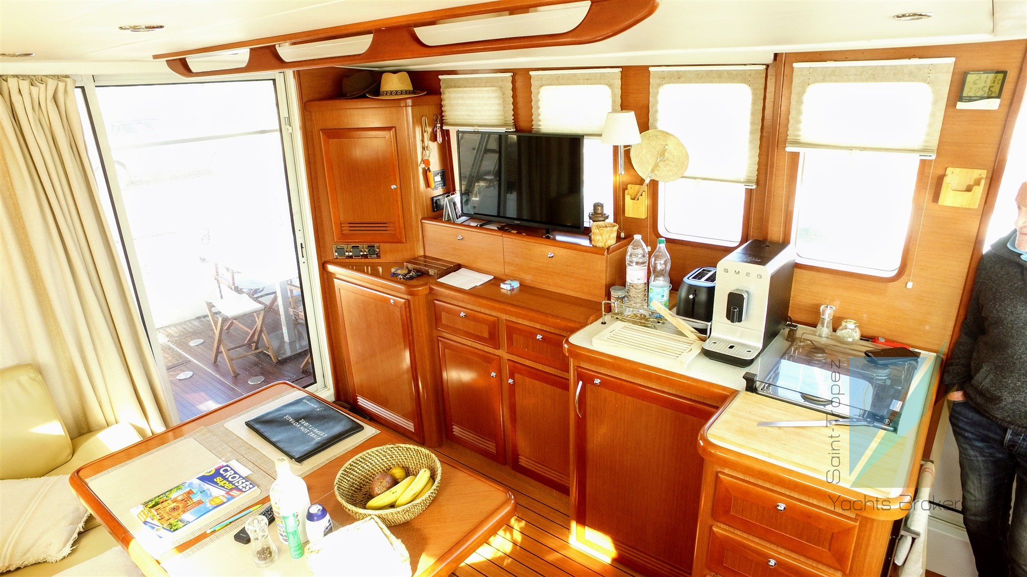Beneteau_swift_trawler_42_37