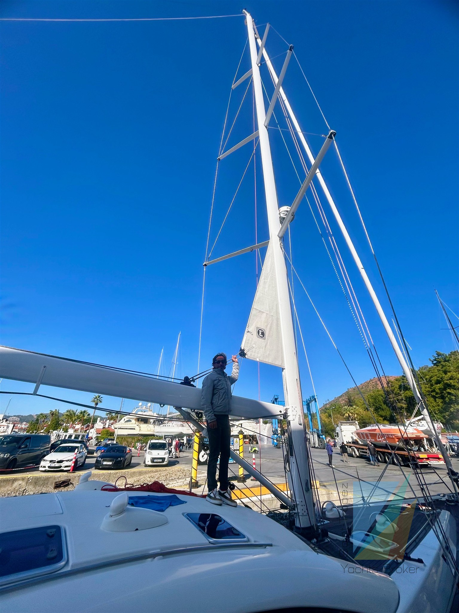 Pilot_Saloon_55_24