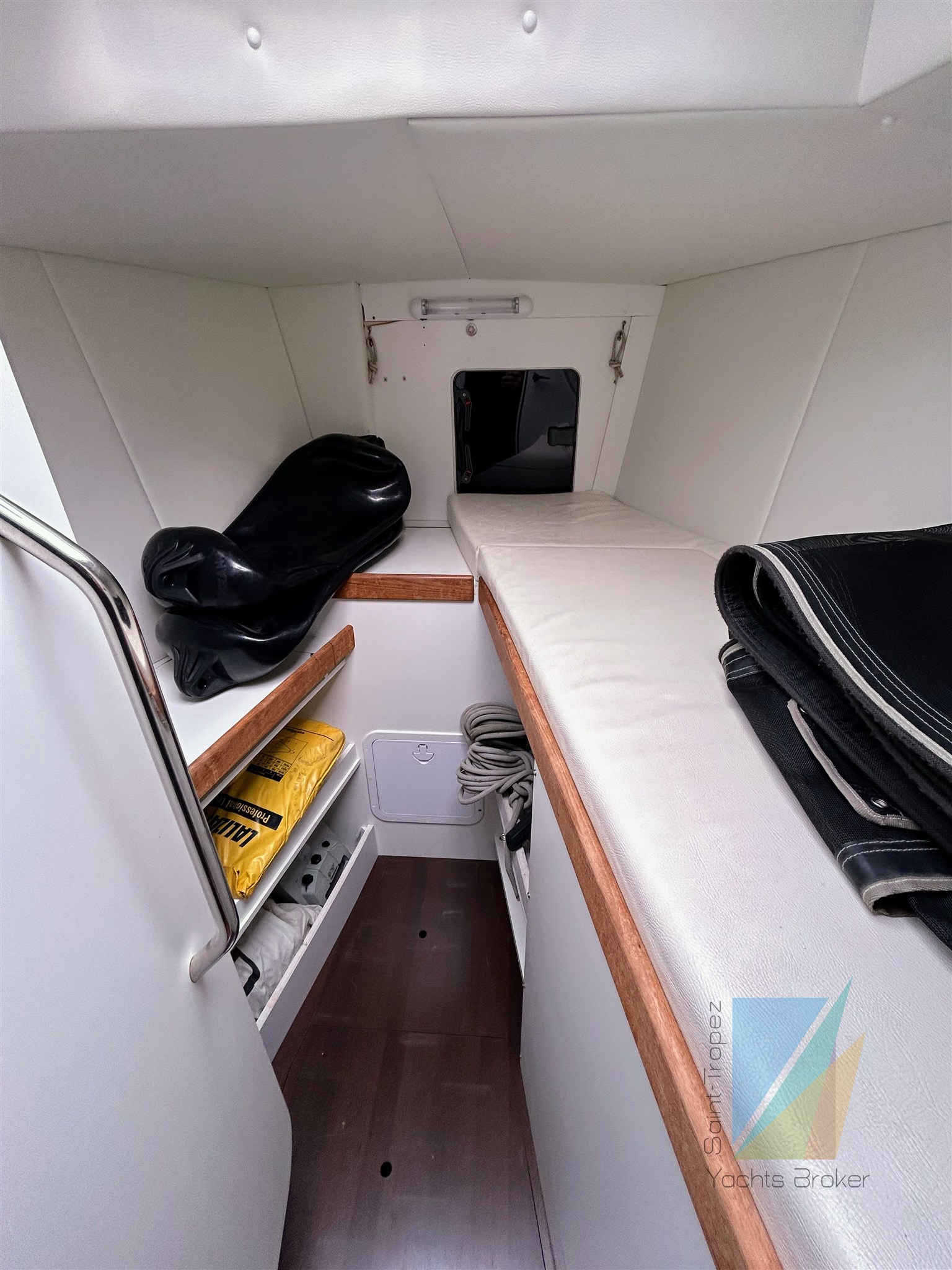 Pilot_Saloon_55_13
